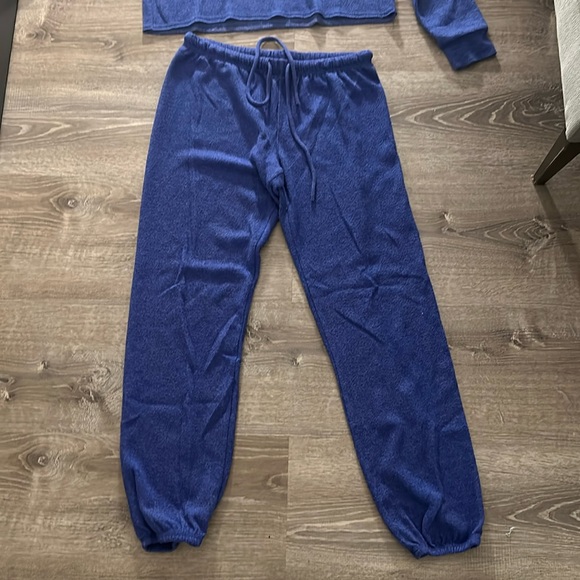 Jac Parker hooded sweatsuit, barely worn, cozy, comfy, small top, medium bottom - Picture 2 of 6